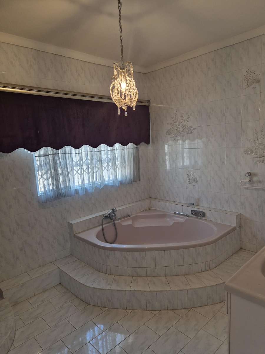 4 Bedroom Property for Sale in Wolmaransstad North West